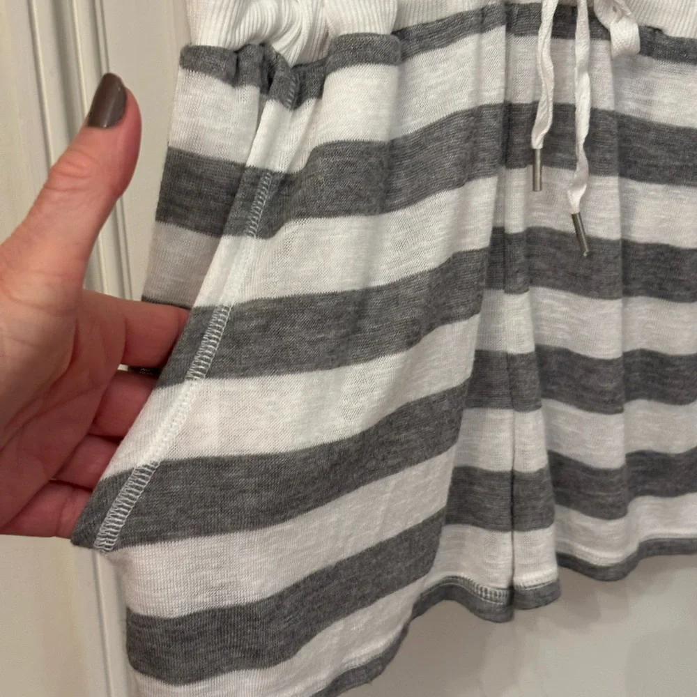 Victoria’s Secret Gray & White Striped Romper Drawstring Size M Pockets Viscose - Picture 3 of 13